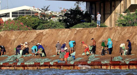 Chiang Khong Working on the Ri